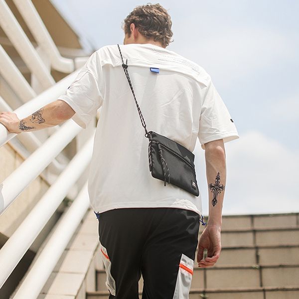 Chic Crossbody Bag - Image 4