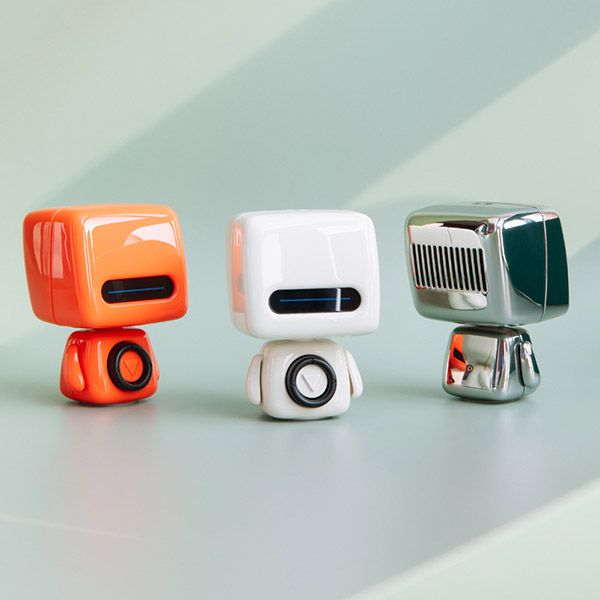Robot-Shaped Speaker
