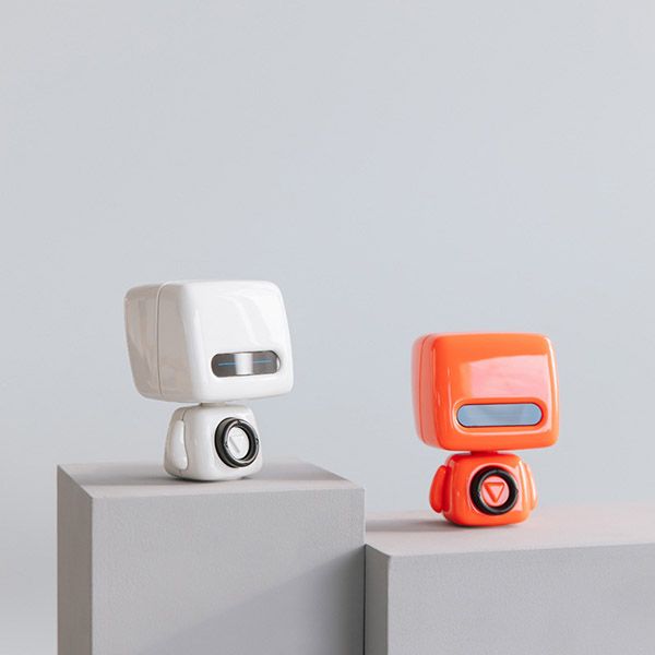 Robot-Shaped Speaker - Image 2