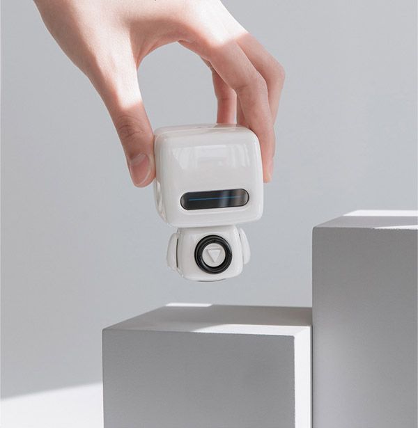 Robot-Shaped Speaker - Image 7