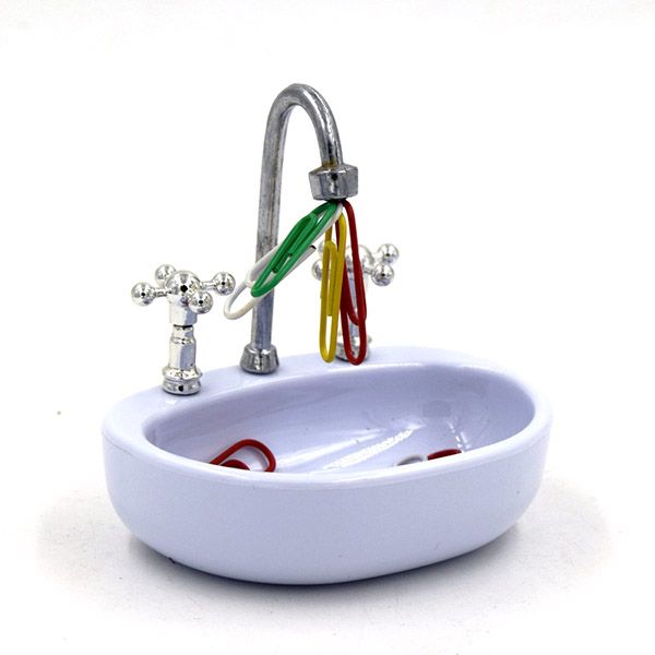 Sink-Shaped Clip Holder