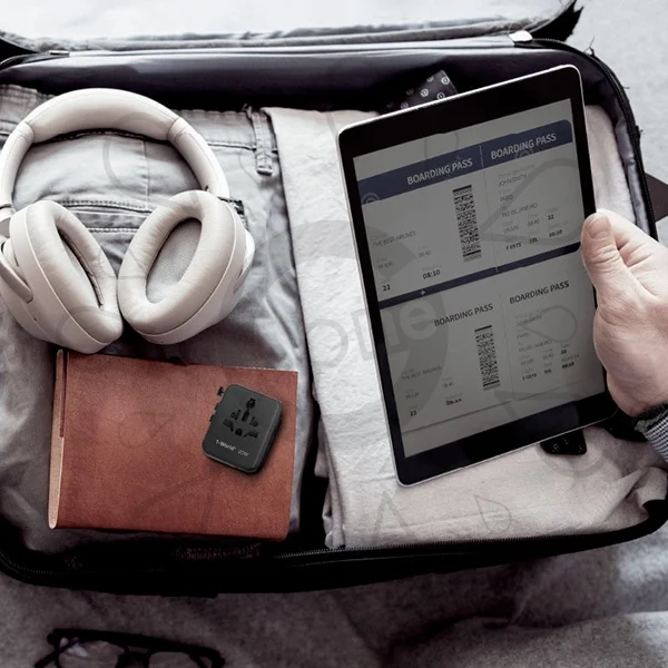 Momax 1-World² 5-Port GaN Charger 35W with Dual AC - Image 6