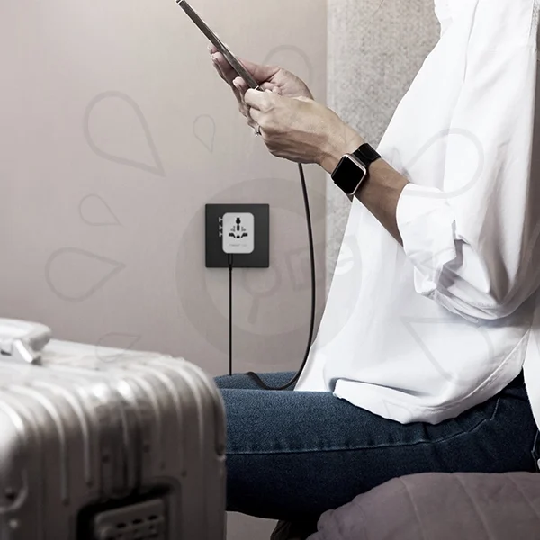 Momax 1-World² 3-Port GaN Charger 20W with Dual AC - Image 4